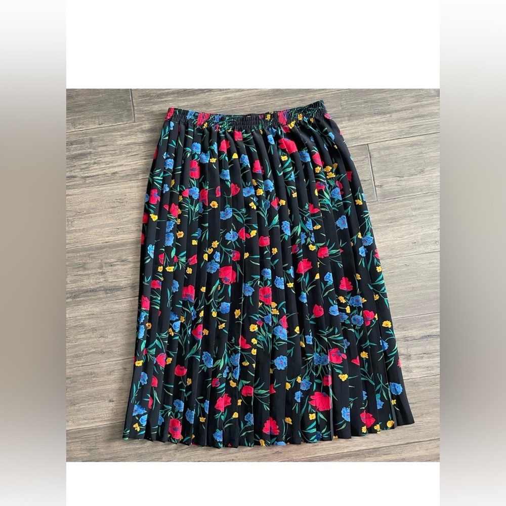 Alfred Dunner Skirt Midi Ruffle Skirt Black with Vibrant Flower Size 12